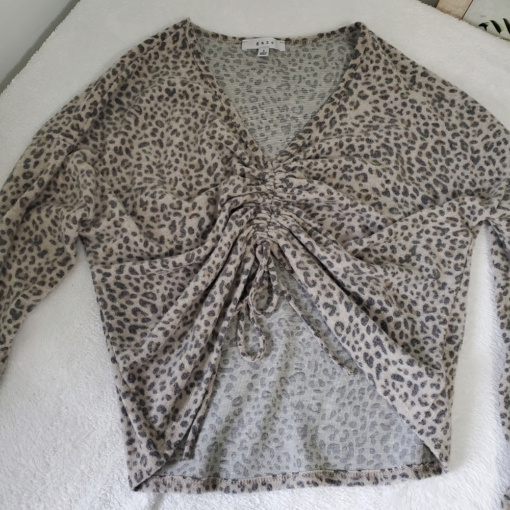 Leopard Print Super Soft Rouched Top - Picture 2 of 10